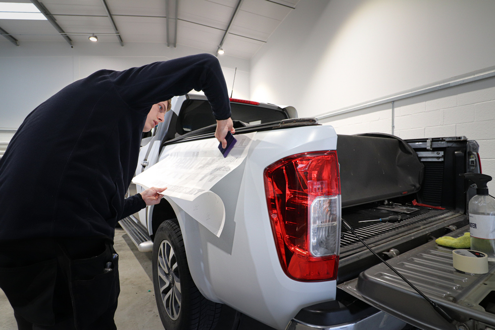 Free-Nissan-Navara-Part-Wrap-3M-IJ280_6
