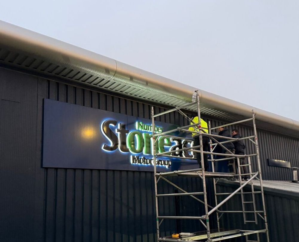 Hull Signage installation